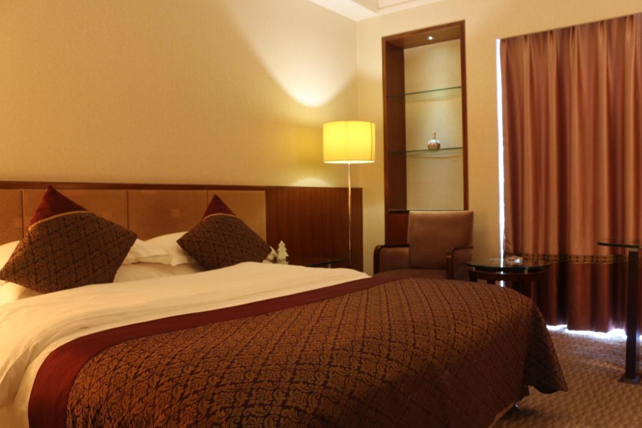 Jinling Jingyuan Plaza Hotel Nanjing  Bagian luar foto